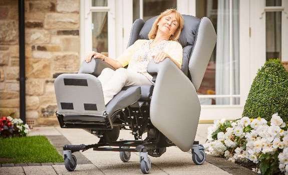 https://www.vivid.care/wp-content/uploads/2022/12/lento-care-chair-compressor-cropped.jpg