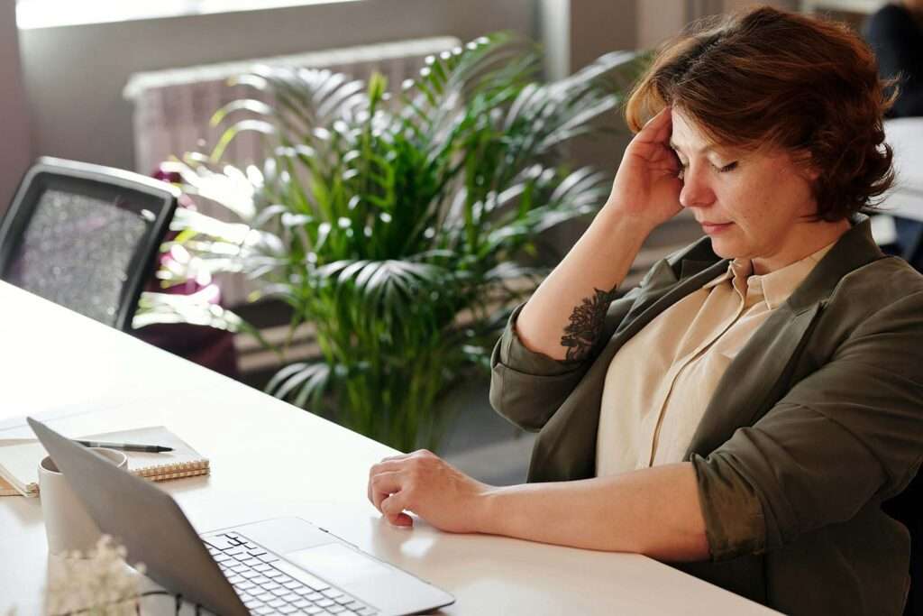 woman at desk in pain